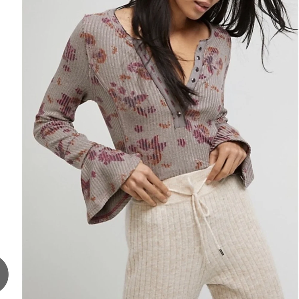 Free People Layer Me Henley Ruffle Cuff Top sz S Purple Gray Cozy Layers Boho